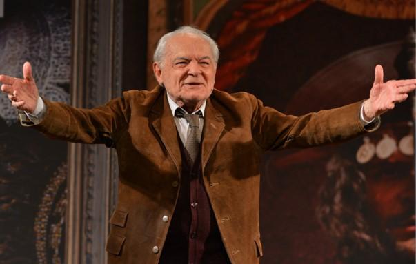 A memória como matéria de cena: Othon Bastos estreia monólogo em Araçatuba